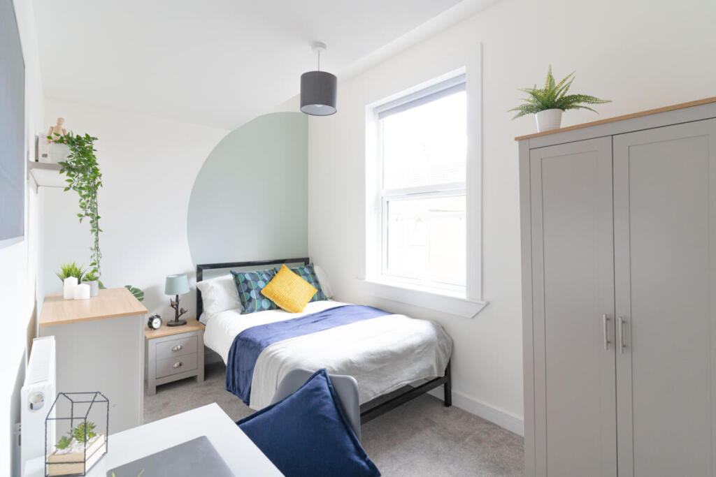 House in Portsmouth - More