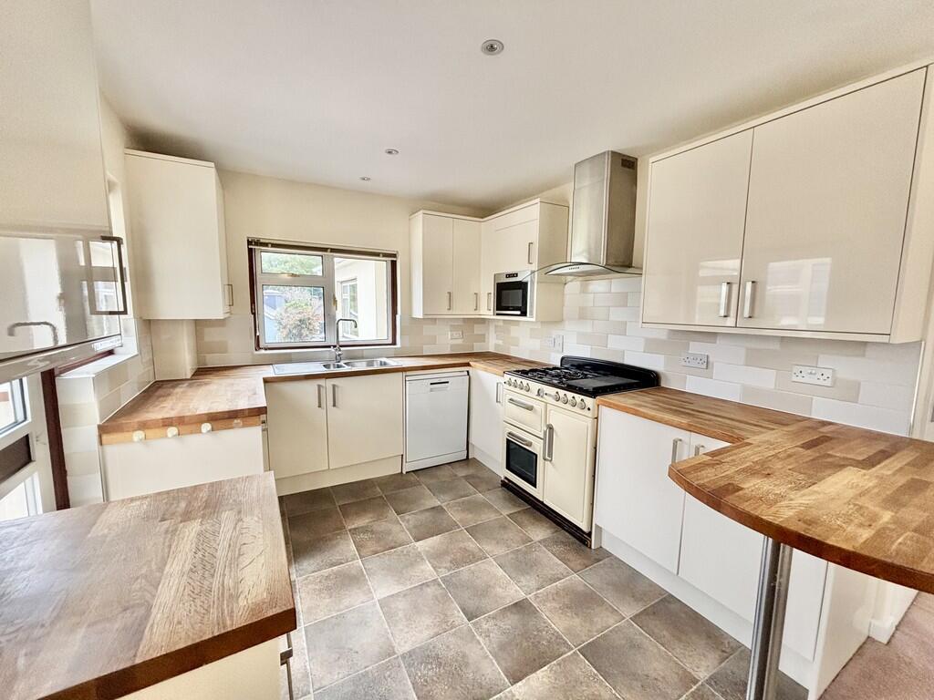 House in Broadstone, Bournemouth, Christchurch and Poole - View 3