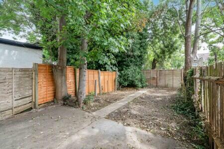 House in London, Edmonton - View 4