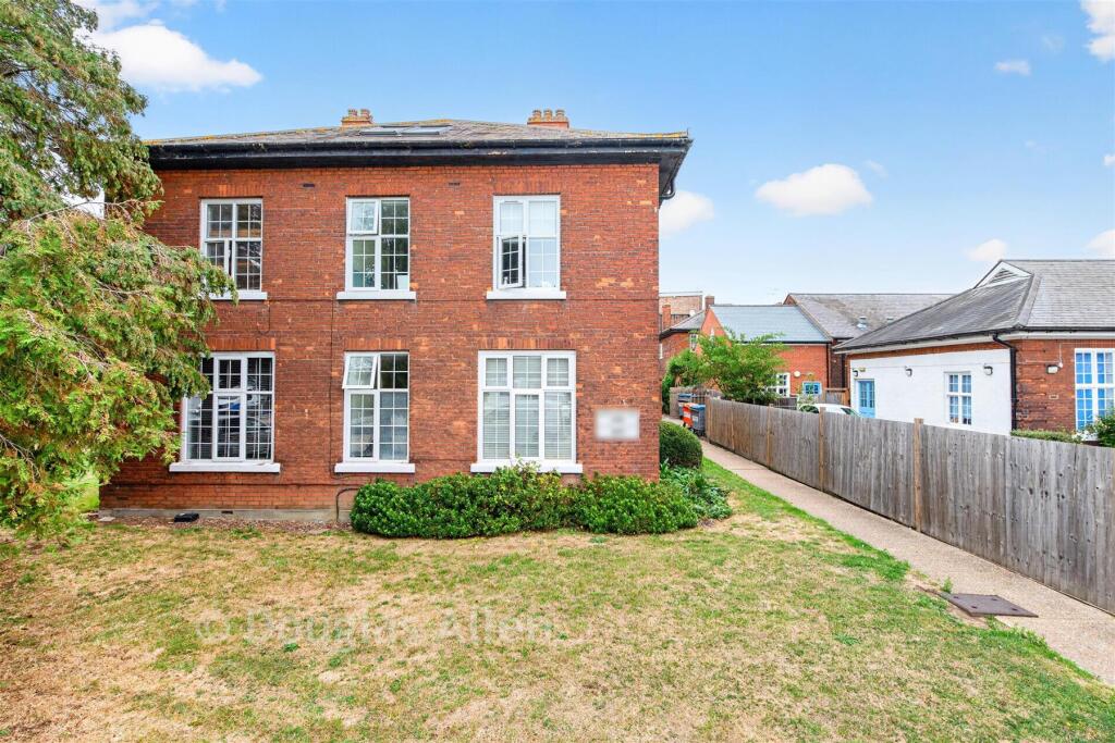 Apartment in London, Elm Park - More
