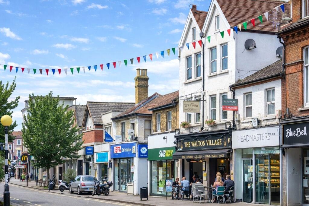Apartment in Walton-on-Thames, Surrey - More