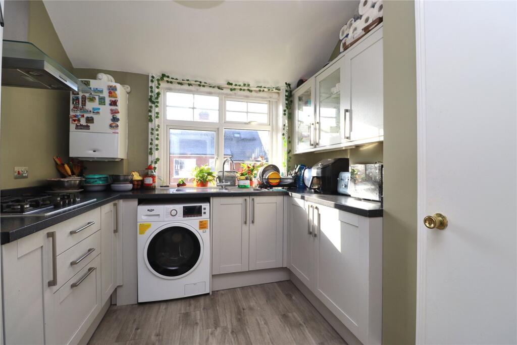 York Road, Woking, Surrey, GU22 photo 2