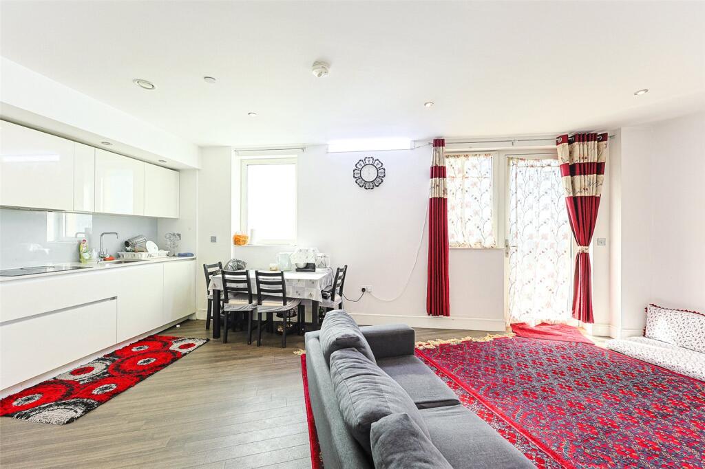 Apartment in Southall - View 4
