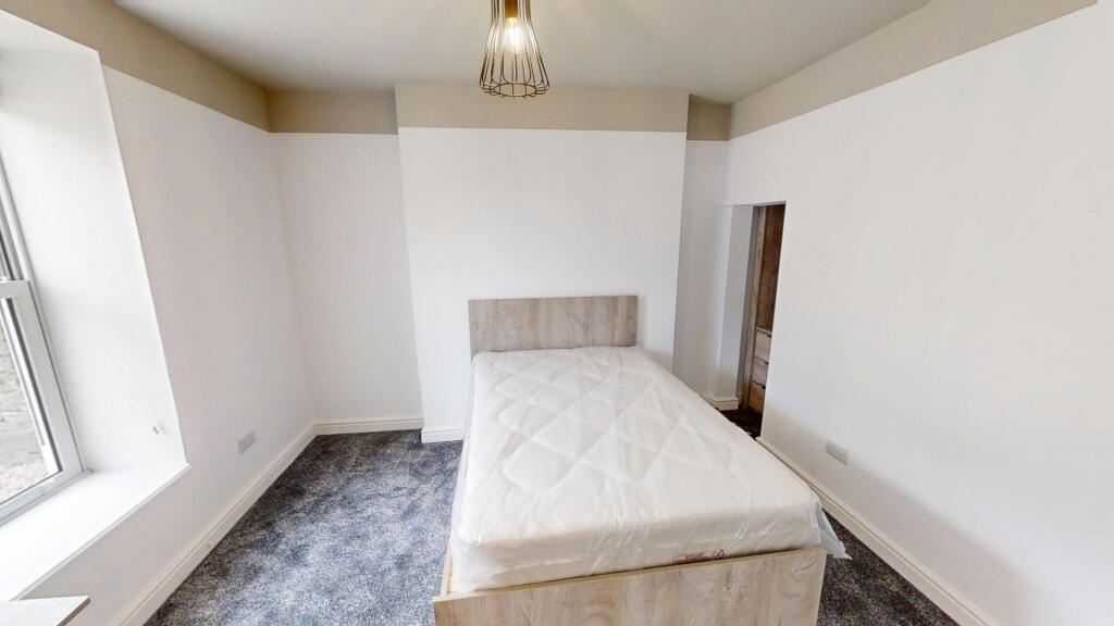 5 bedroom terraced house for rent