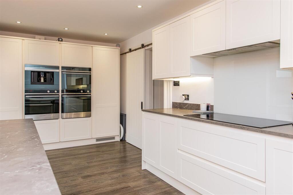 Surrey Close, Corby photo 3