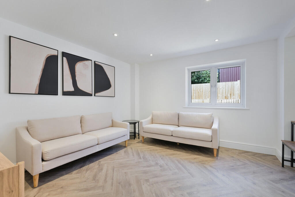 House in Reigate and Banstead, Salfords and Sidlow - View 5