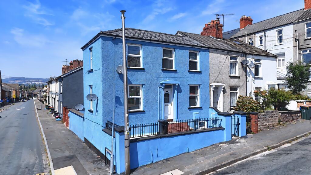 House in Newport - View 5