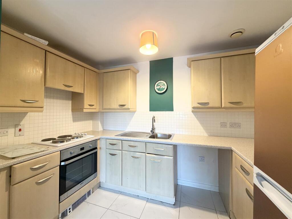 Apartment in Gloucester, Kingsway, Quedgeley - View 3