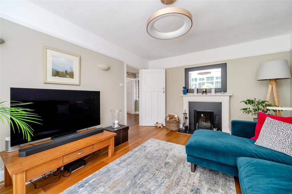 House in Woking, Surrey - View 5