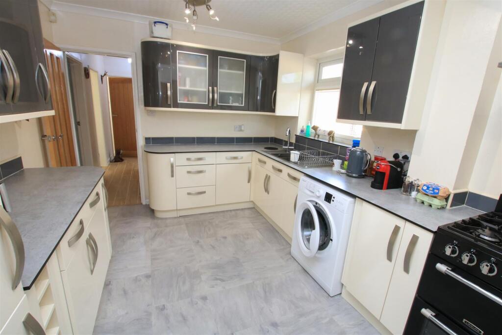 Grenville Road, Balby, Doncaster photo 4