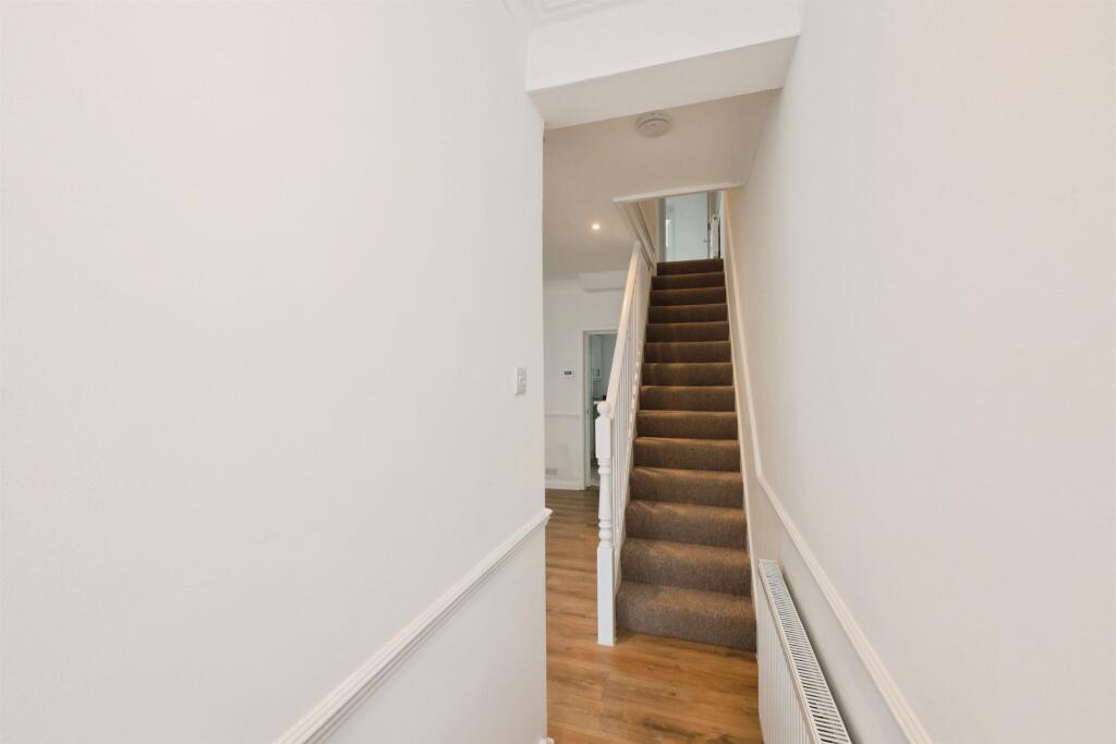 House in Epping Forest, Roundhills, Waltham Abbey - View 5