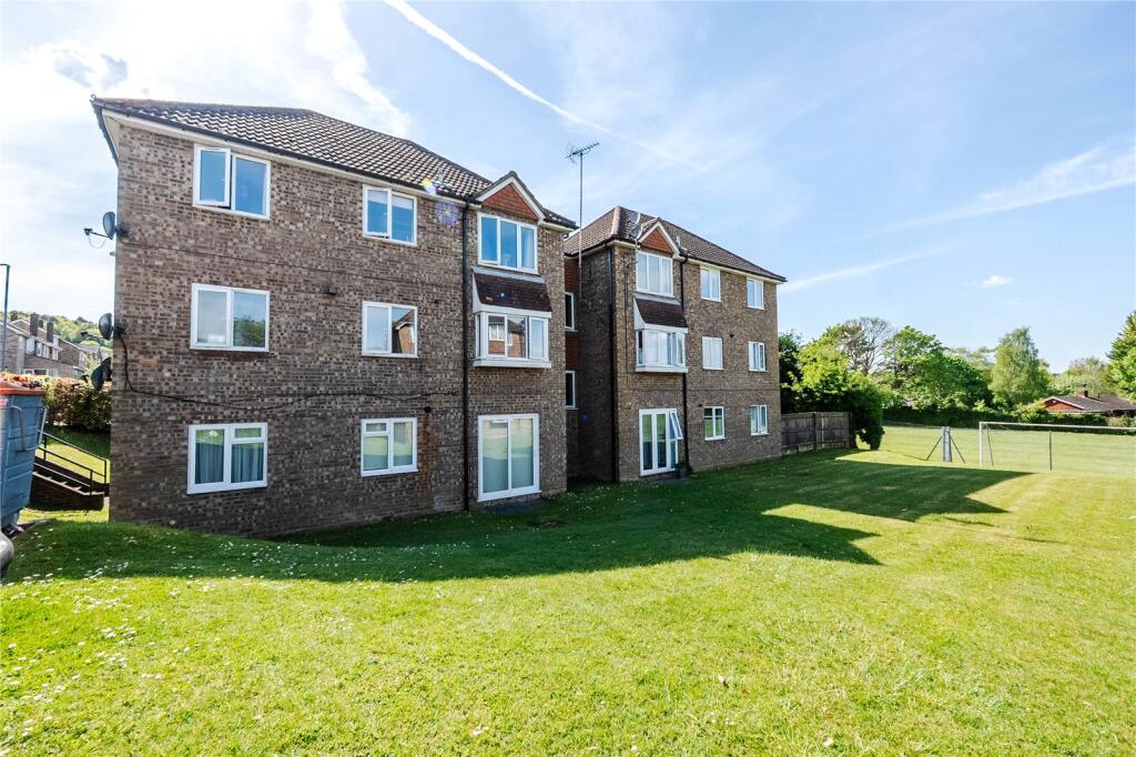 1-bed flat on Abbey Mews, Dunstable, Beds, LU6, £150,000