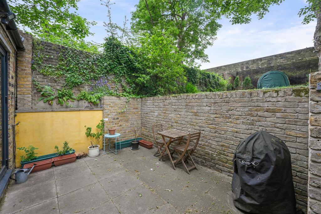Apartment in London - More