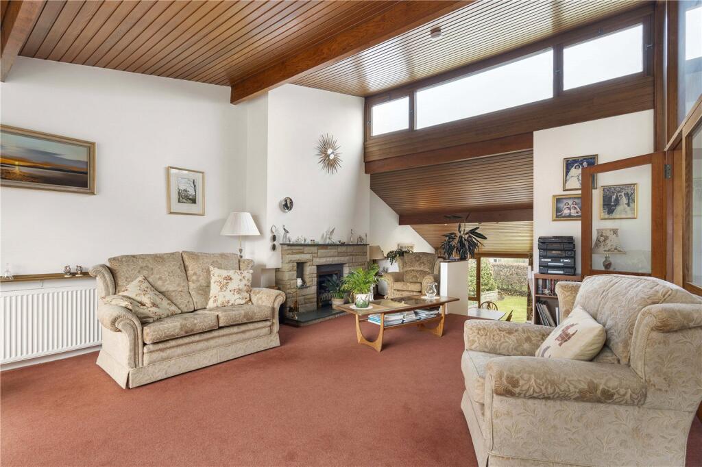 House in Edinburgh, East Craigs - More
