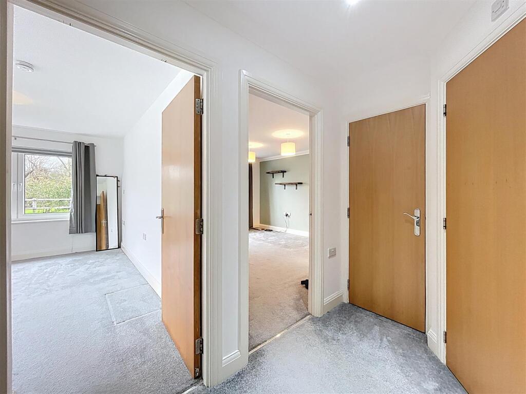 Apartment in Warwick, Emscote - View 5