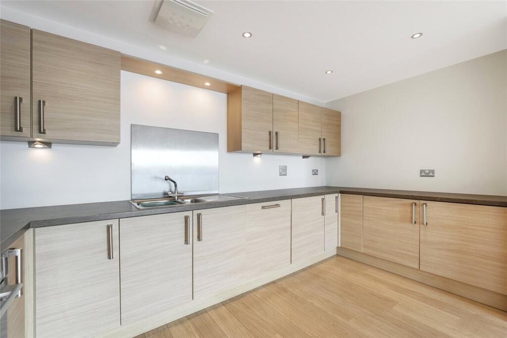 Apartment in Dundee, Central Waterfront, City Quay - More