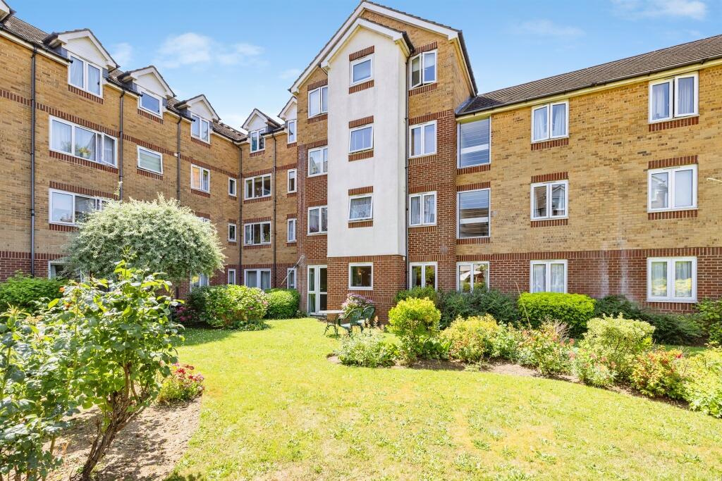 1-bed house on Lower High Street, Watford, £115,000