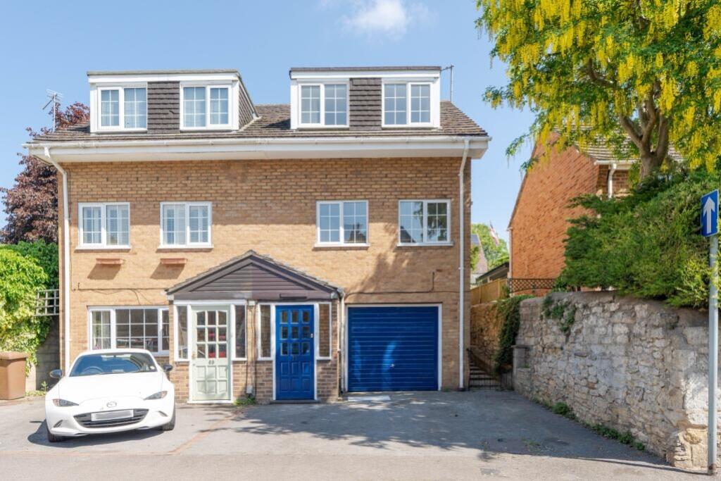 Main image of property: High Street, Wheatley, Oxfordshire, OX33
