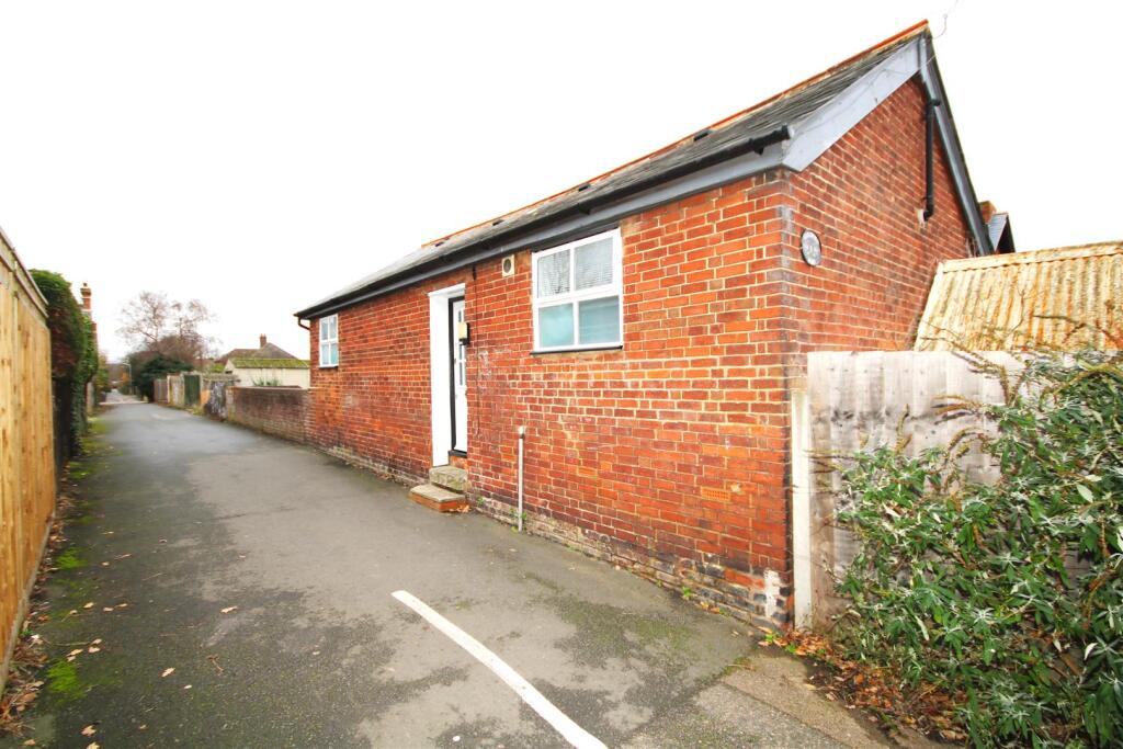 Main image of property: Guildford Road, Canterbury (Room)