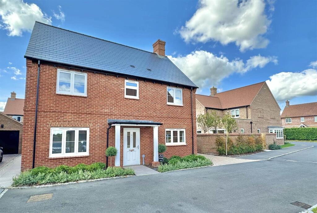 4-bed detached on Stanbridge Road, Haddenham, Buckinghamshire, £775,000