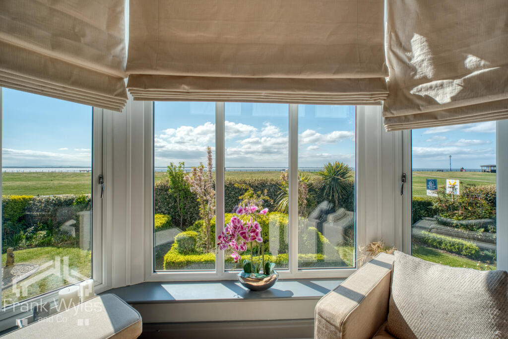 Flat 2, 21 West Beach, Lytha, Lancashire photo 4