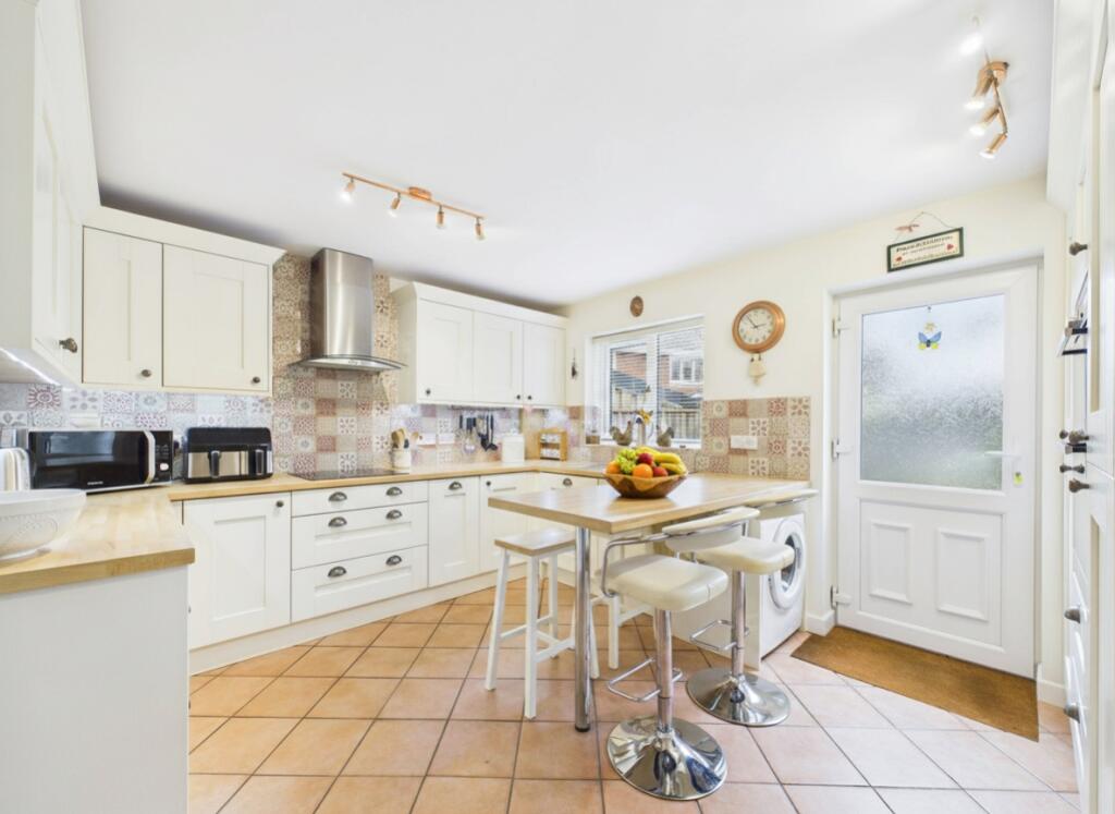 Blenheim Drive, Willand, Cullompton, Devon, EX15 photo 4