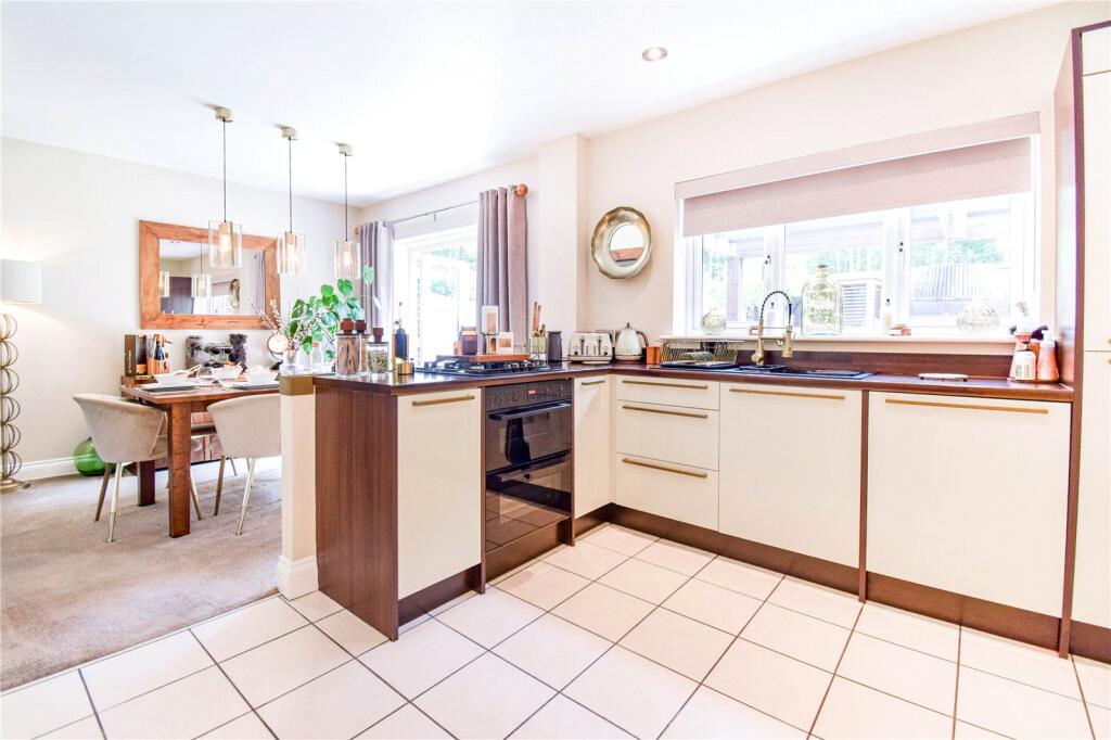 Pinewood Crescent, Hermitage, Thatcham, Berkshire, RG18 - View 3