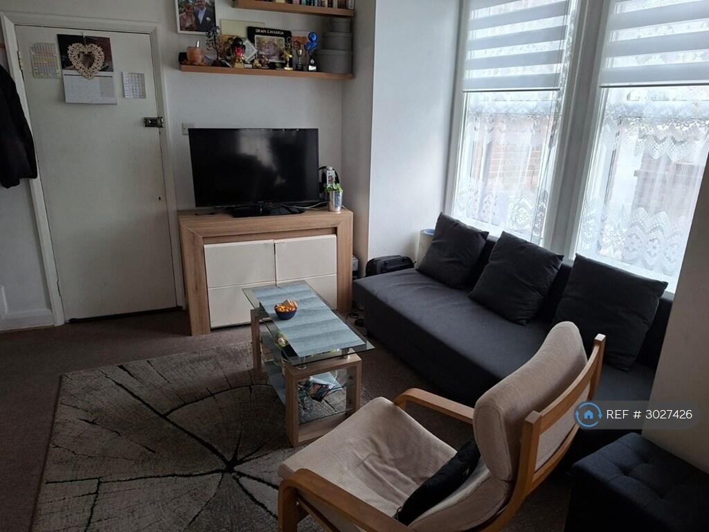 Main image of property: Long Lane, London, N3
