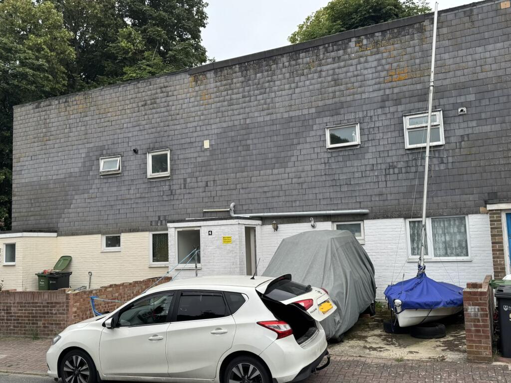 Main image of property: 4 Princes St, Portsmouth, PORTSMOUTH, PO1 4NL