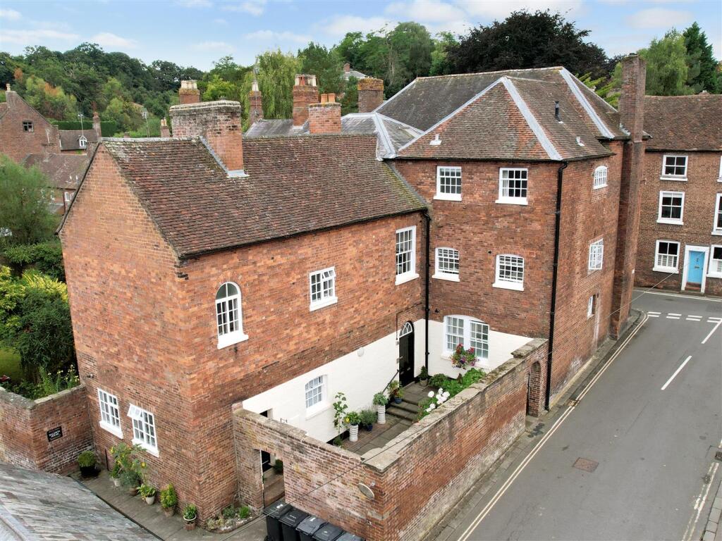 1-bed flat on Lax Lane, Bewdley, £165,000