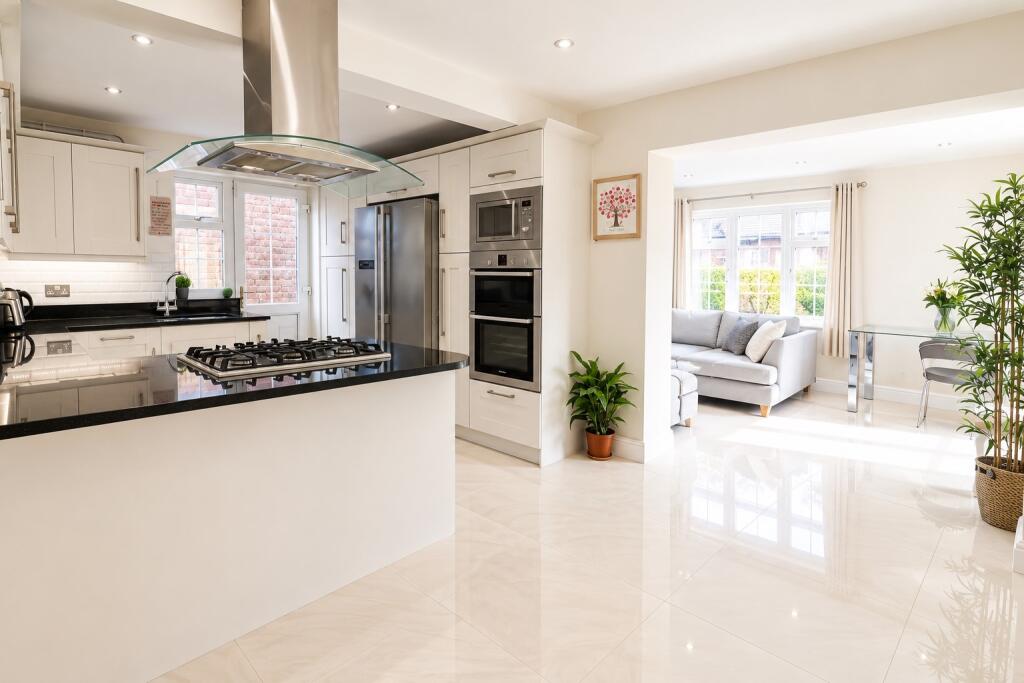 House in Luton - View 2