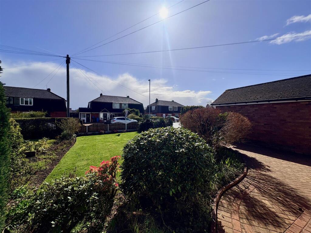 Green Oak Road, Bilbrook, Wolverhampton - View 4