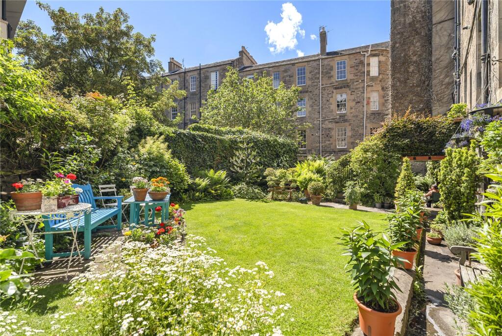 Apartment in Edinburgh - View 3