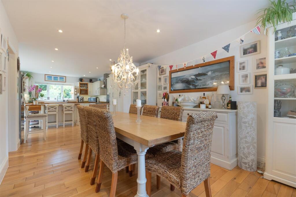 House in Gloucester - View 4