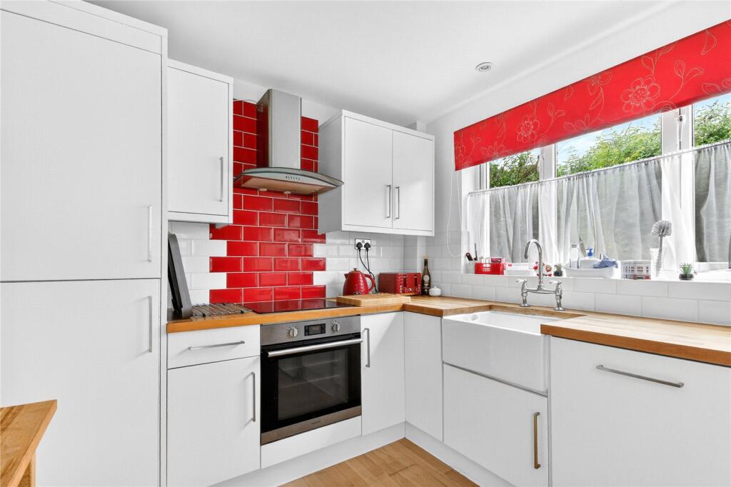 House in Bracknell, Birch Hill - View 3
