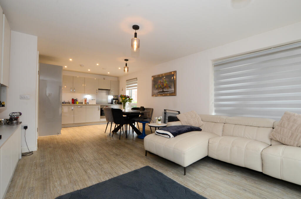 Apartment in Watford - View 4