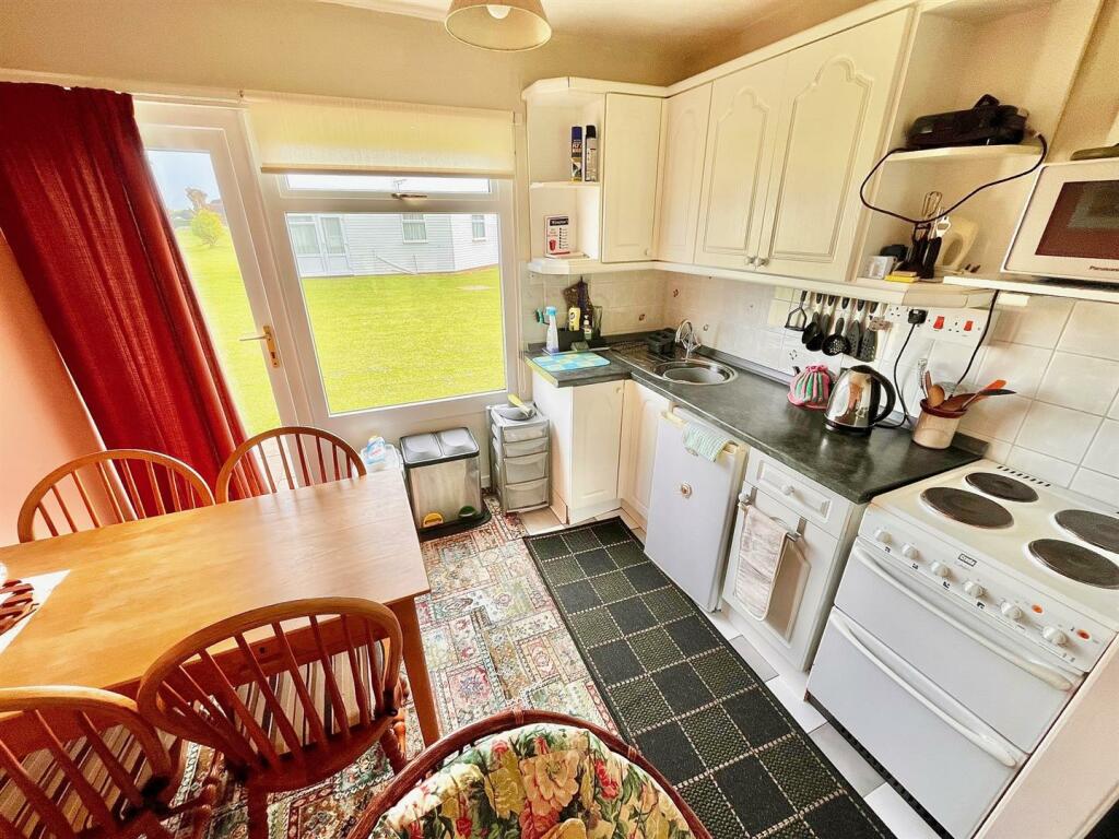 Edward Road, Winterton-On-Sea photo 3