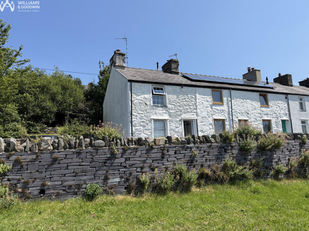 1-bed terraced on Middle Street, Bethesda, Gwynedd, LL57, £115,000