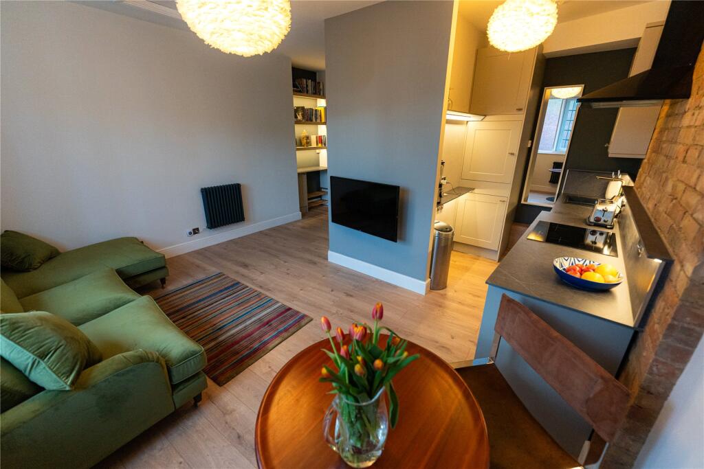 Main image of property: New Inn Hall Street, Oxford, OX1