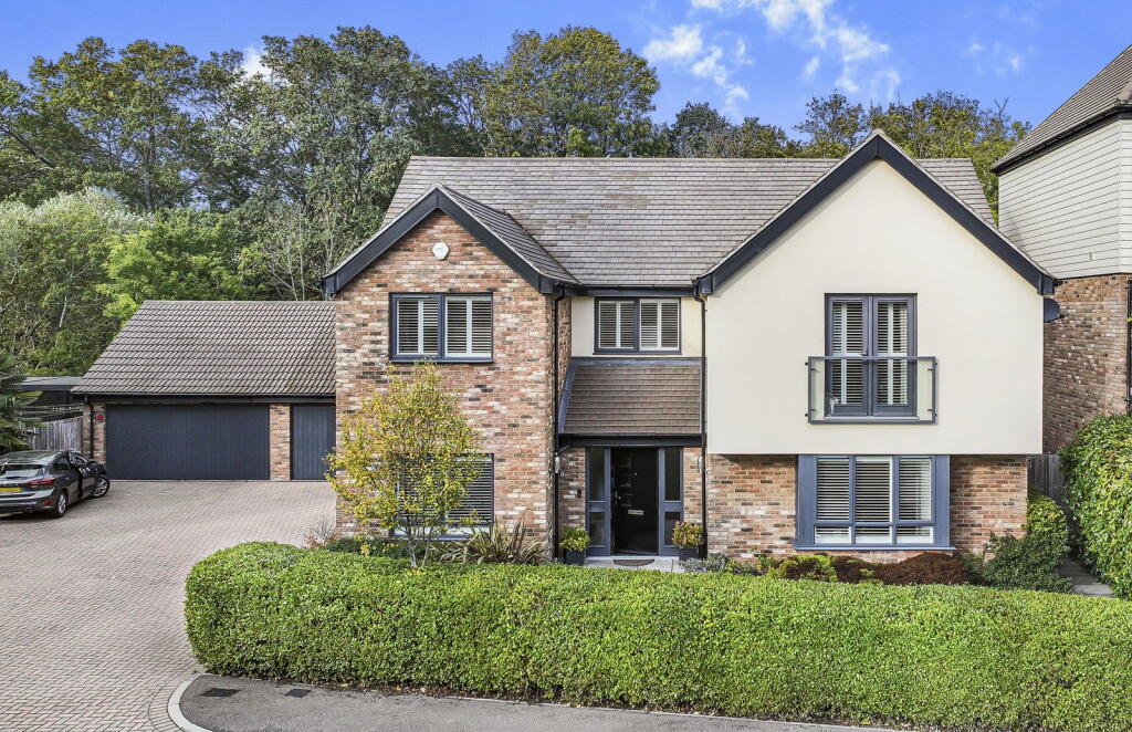 5-bed detached on Park View, Chigwell IG7, £1,400,000