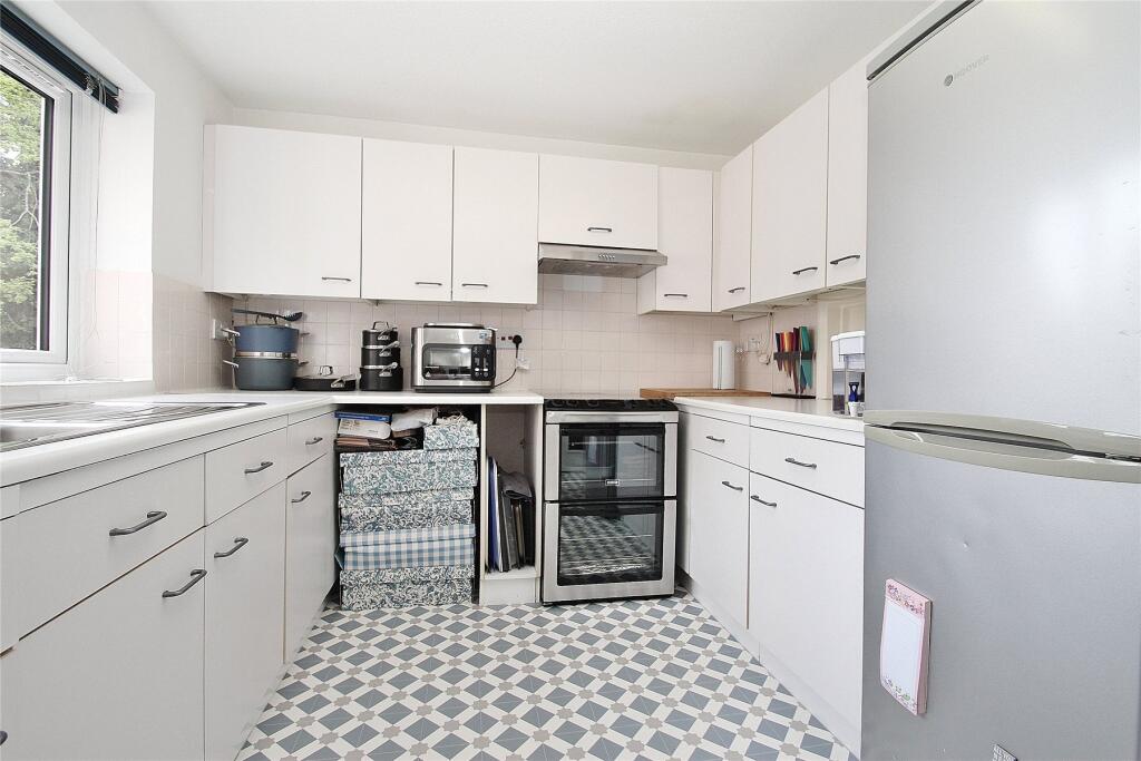 High View, Mulgrave Way, Knaphill, Woking, GU21 - View 4