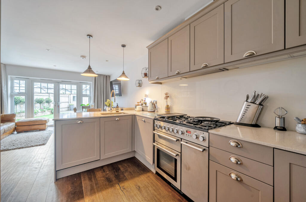 Champlain Street, Reading, Berkshire - View 3