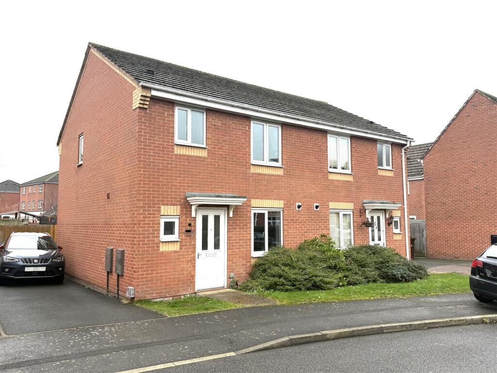 3-bed semi-detached on Hevea Road, Burton-On-Trent, £195,000