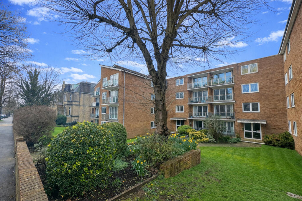 2-bed flat on Eaton Hall, Eaton Gardens, Hove, £325,000