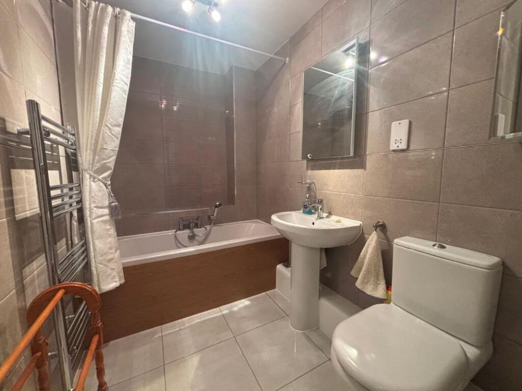 Apartment 4 Ocean View, West Promenade, Rhos on Sea, Colwyn Bay, Clwyd, LL28 4FD photo 3