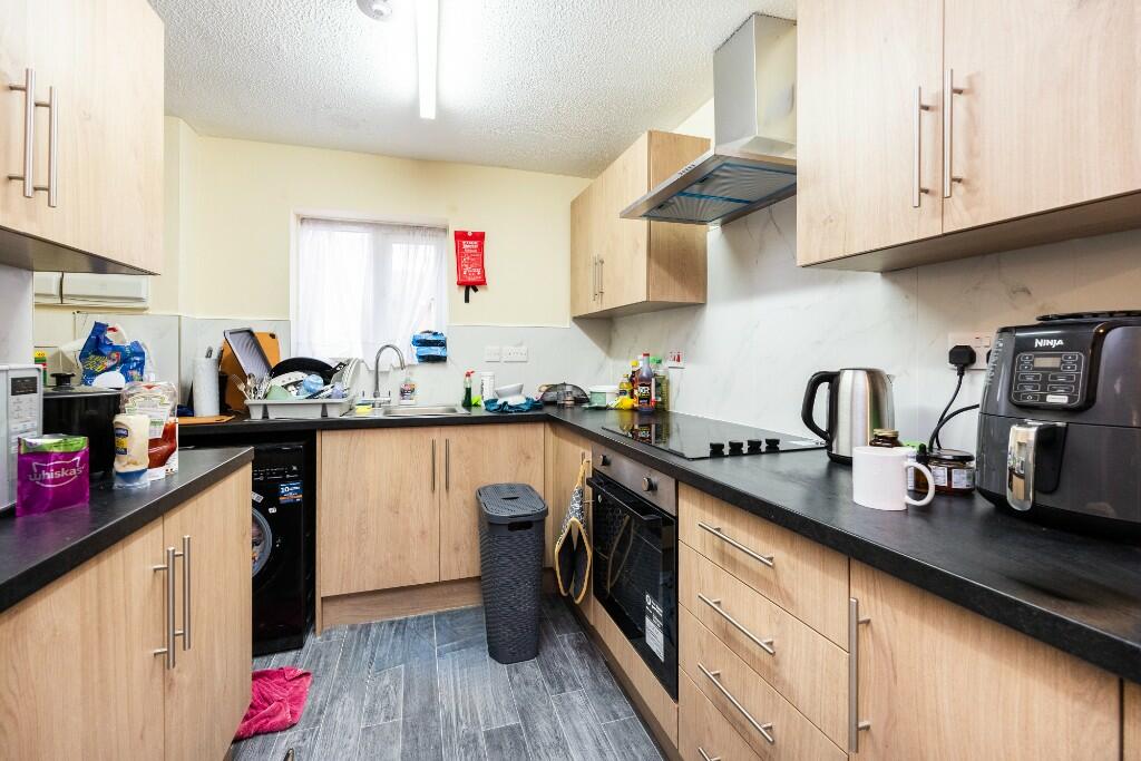 Apartment in London, Beckton - View 2