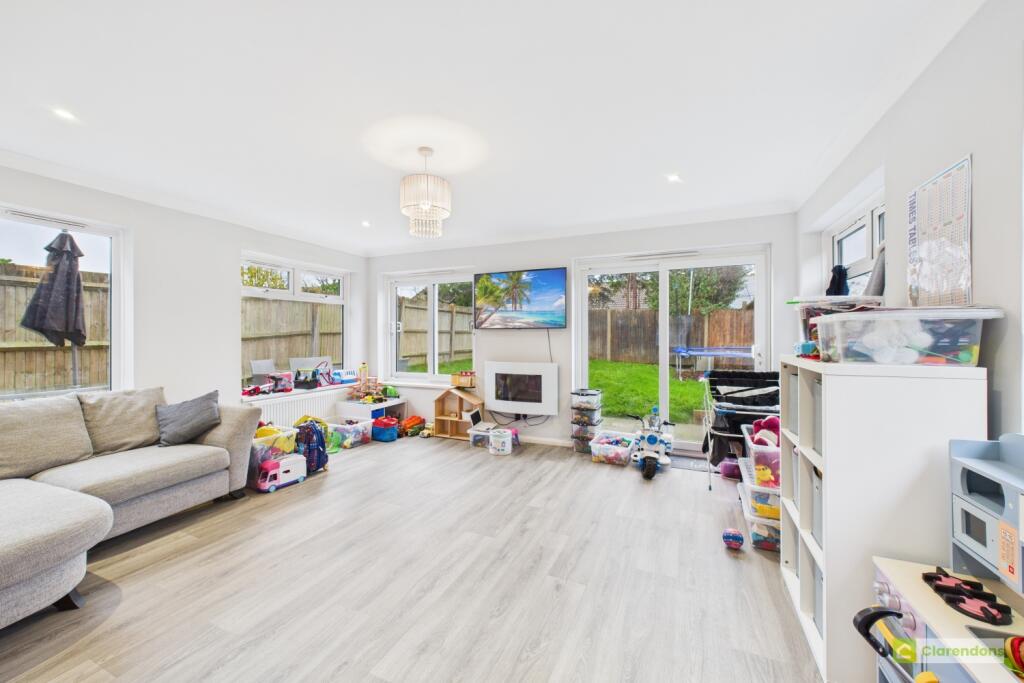 Peyton Close, Eastbourne - View 6