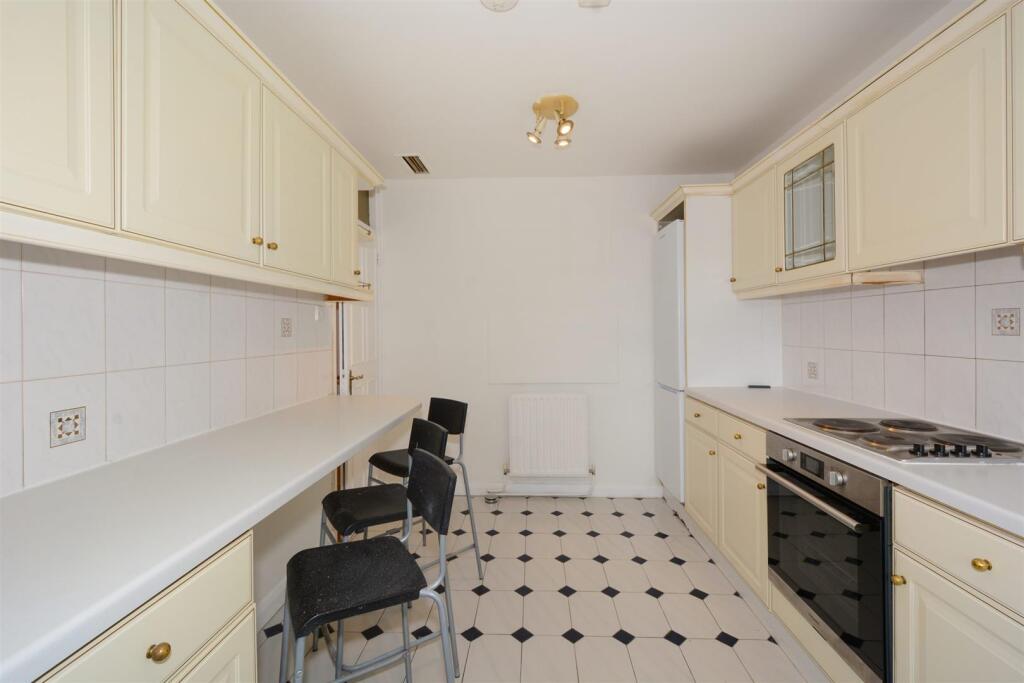 Apartment in London, Poplar - View 5