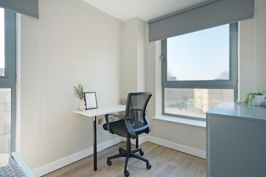 Apartment in Sheffield, South Yorkshire - More