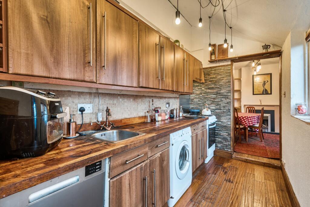 Addlestone, Surrey, KT15 photo 2